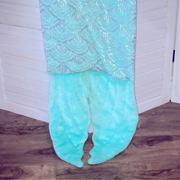 Pillowfort Kids mermaid tail blanket light aqua green and silver sz OS - Picture 7 of 8
